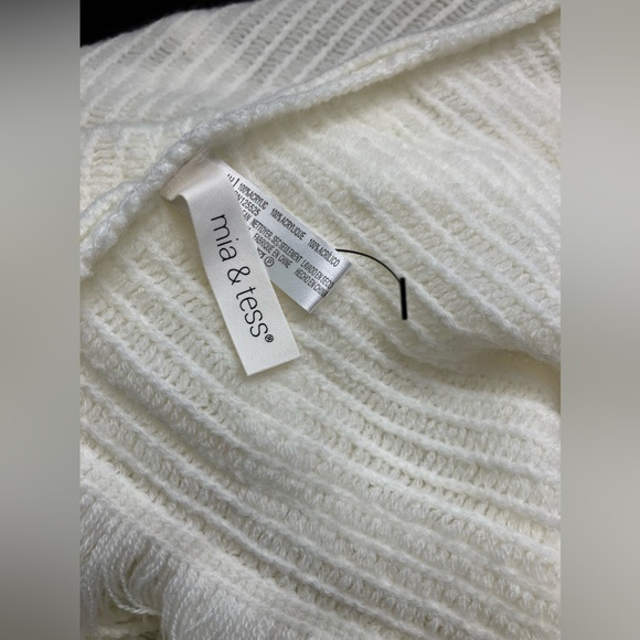 ๐
บNever used Mia & Tess Ivory/Cream Fringe Triangle Point Poncho Wrap One Size - Picture 12 of 12